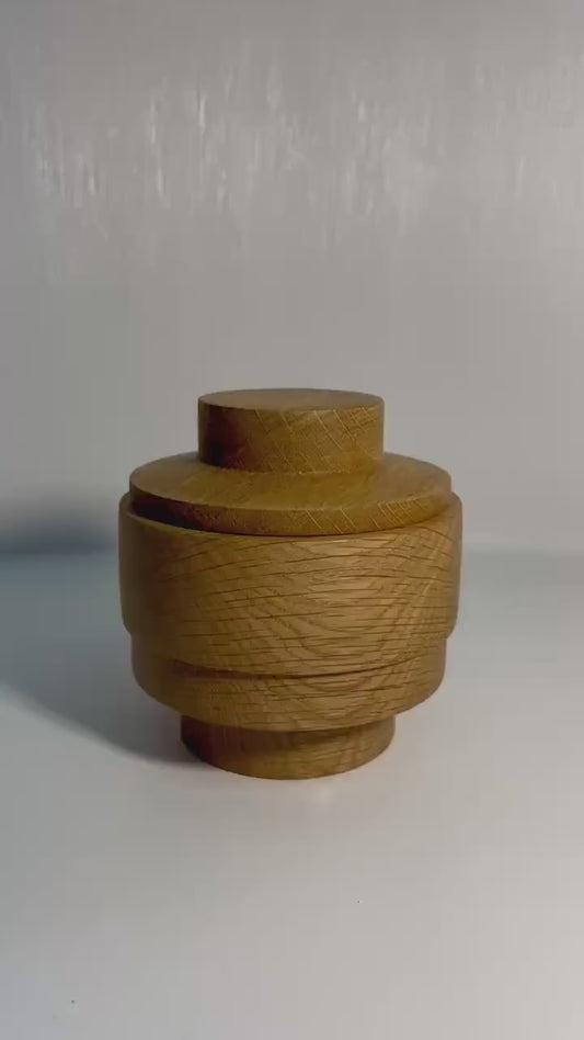 Oak lidded pot
